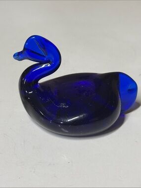 Pairpoint Cobalt Blue Glass Swan Figurine 34% Lead Crystal hand blown 3” long